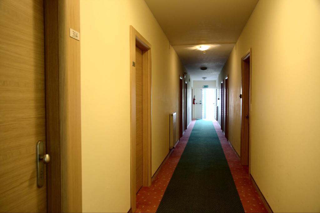 Hotel Bavaria Левико Терме Екстериор снимка