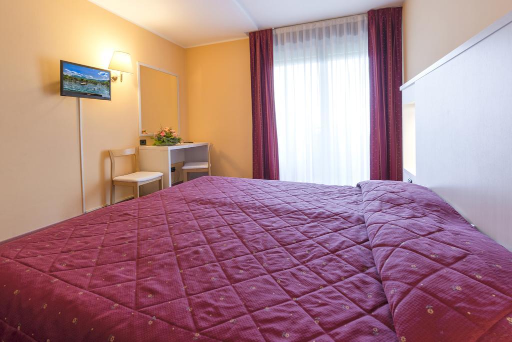 Hotel Bavaria Левико Терме Екстериор снимка