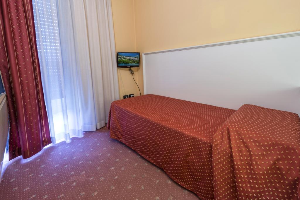 Hotel Bavaria Левико Терме Екстериор снимка