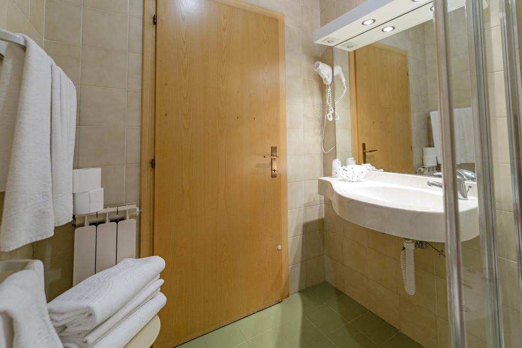 Hotel Bavaria Левико Терме Екстериор снимка