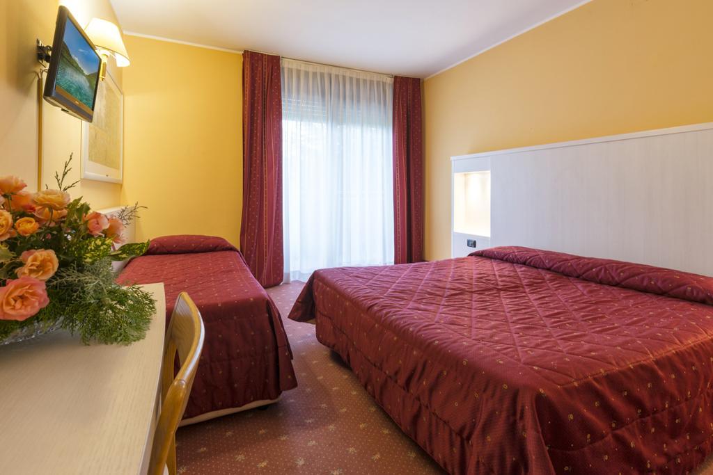 Hotel Bavaria Левико Терме Екстериор снимка