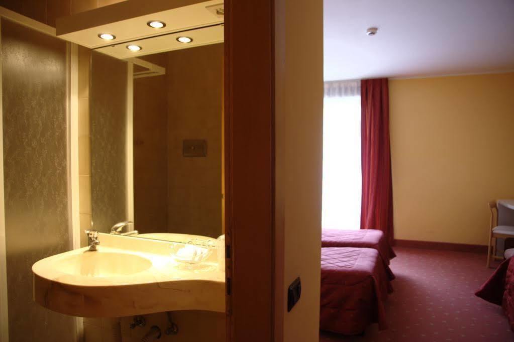 Hotel Bavaria Левико Терме Екстериор снимка