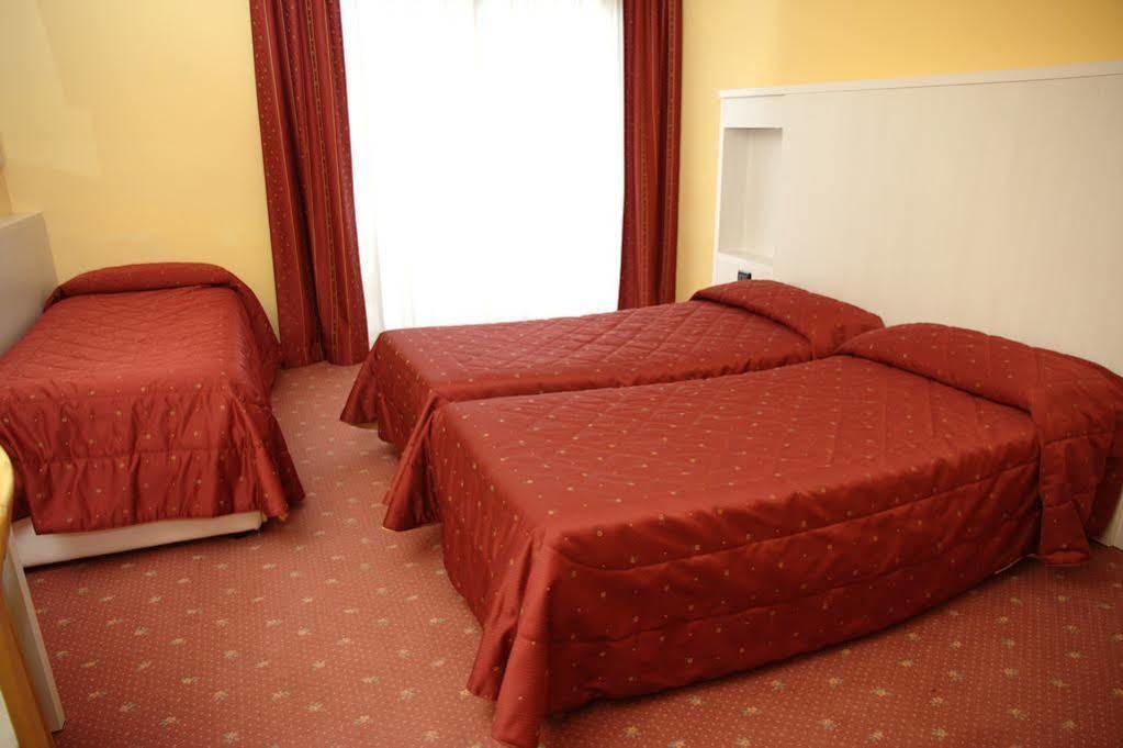Hotel Bavaria Левико Терме Екстериор снимка