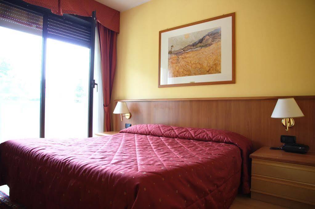 Hotel Bavaria Левико Терме Екстериор снимка